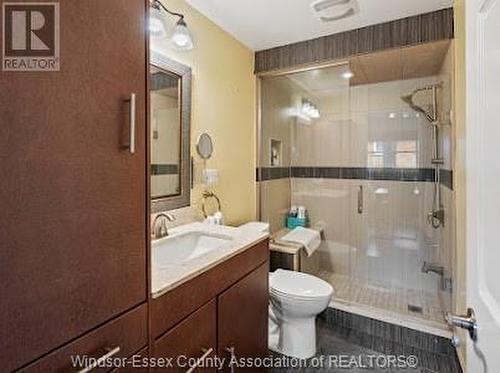 89 Texas, Amherstburg, ON - Indoor Photo Showing Bathroom