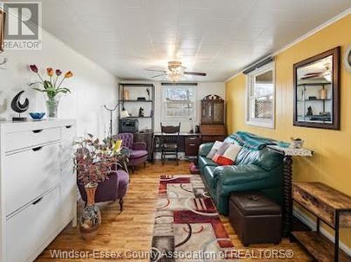 89 Texas, Amherstburg, ON - Indoor Photo Showing Living Room