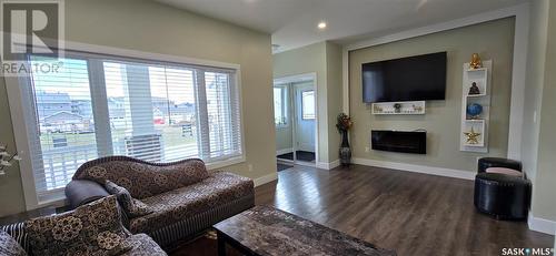 2925 Rochdale Boulevard, Regina, SK - Indoor Photo Showing Living Room