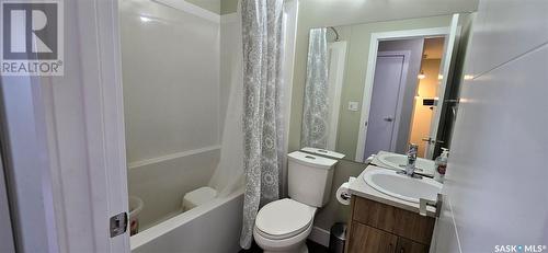 2925 Rochdale Boulevard, Regina, SK - Indoor Photo Showing Bathroom