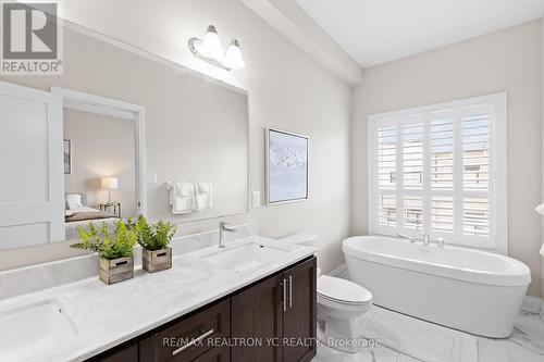35 Causland Lane, Richmond Hill, ON - Indoor Photo Showing Bathroom
