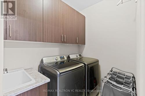 35 Causland Lane, Richmond Hill, ON - Indoor Photo Showing Laundry Room