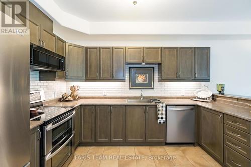 9 - 151 Cedar Island Road, Orillia, ON - Indoor Photo Showing Kitchen With Upgraded Kitchen