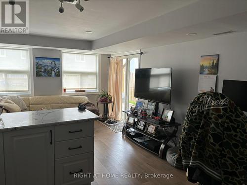 284 Louden Terrace, Peterborough, ON - Indoor Photo Showing Living Room