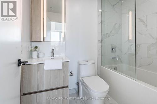 422 - 220 Missinnihe Way, Mississauga, ON - Indoor Photo Showing Bathroom