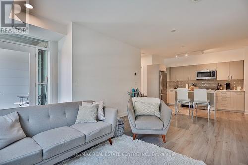 307 - 385 Osler Street, Toronto, ON - Indoor Photo Showing Living Room