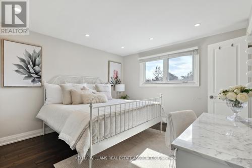 1724 Medallion Court, Mississauga, ON - Indoor Photo Showing Bedroom