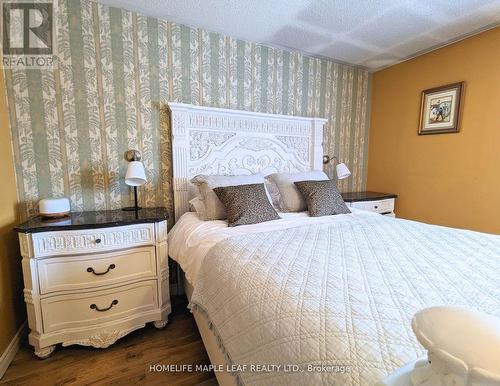 13 Cobblestone Court, Brampton, ON - Indoor Photo Showing Bedroom