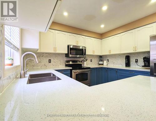 13 Cobblestone Court, Brampton, ON - Indoor Photo Showing Kitchen With Double Sink With Upgraded Kitchen