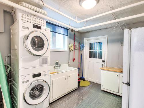 Salle de lavage - 4641 Av. Lacombe, Montréal (Côte-Des-Neiges/Notre-Dame-De-Grâce), QC - Indoor Photo Showing Laundry Room