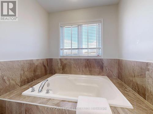 146 Cactus Crescent E, Hamilton, ON - Indoor Photo Showing Bathroom