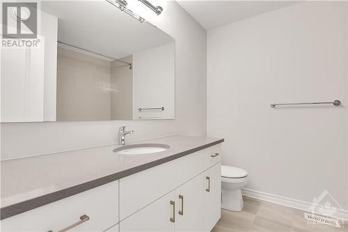 Main bath with quartz counter - 343 Kanashtage Terrace, Ottawa, ON - Indoor Photo Showing Bathroom