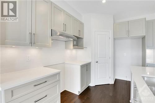 343 Kanashtage Terrace, Ottawa, ON - Indoor Photo Showing Kitchen