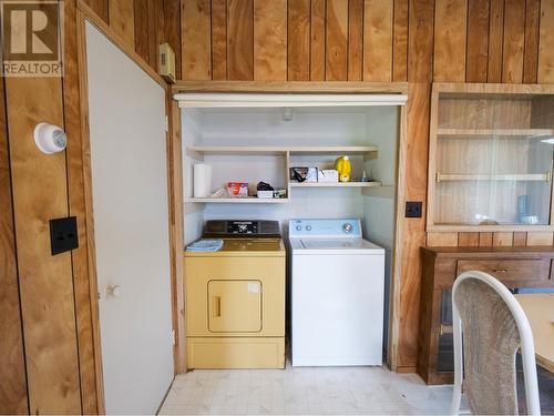 1182 Mountain Ash Road, Quesnel, BC - Indoor Photo Showing Laundry Room