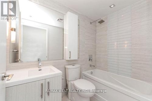 1504 - 39 Sherbourne Street, Toronto, ON - Indoor Photo Showing Bathroom