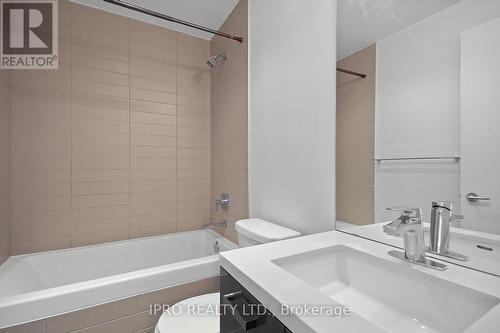 610 - 11 Charlotte Street, Toronto, ON - Indoor Photo Showing Bathroom