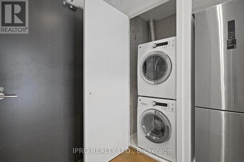 610 - 11 Charlotte Street, Toronto, ON - Indoor Photo Showing Laundry Room