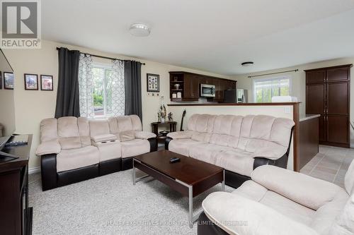 653 Chestnut Street, Innisfil, ON - Indoor Photo Showing Living Room