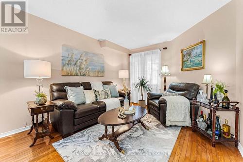 43 Bianca Drive, Hamilton, ON - Indoor Photo Showing Living Room