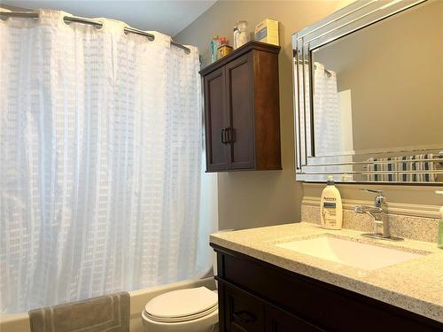 733 2Nd Street Nw, Portage La Prairie, MB - Indoor Photo Showing Bathroom
