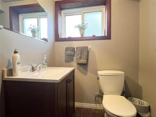 733 2Nd Street Nw, Portage La Prairie, MB - Indoor Photo Showing Bathroom
