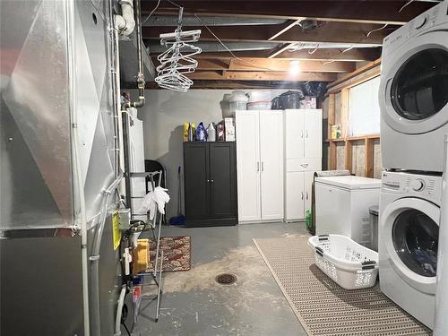 733 2Nd Street Nw, Portage La Prairie, MB - Indoor Photo Showing Laundry Room