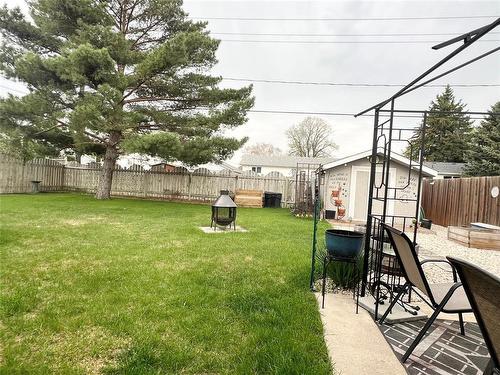 733 2Nd Street Nw, Portage La Prairie, MB - Outdoor With Backyard