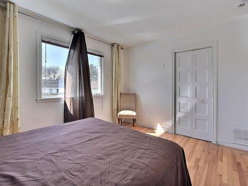 Chambre Ã Â coucher - 3340 Rue Alexandra, Longueuil (Saint-Hubert), QC - Indoor Photo Showing Bedroom
