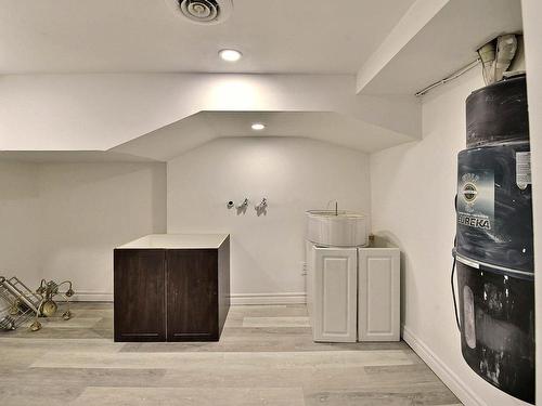 Salle de lavage - 3340 Rue Alexandra, Longueuil (Saint-Hubert), QC - Indoor Photo Showing Other Room