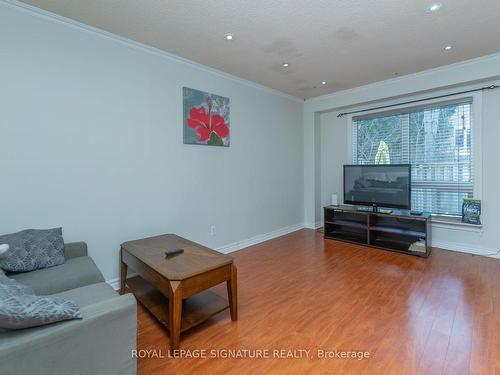147-4662 Kingston Rd, Toronto, ON - Indoor Photo Showing Living Room