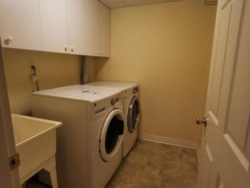 1463 River Rd W, Wasaga Beach, ON - Indoor Photo Showing Laundry Room