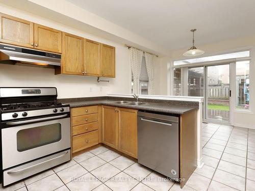 594 Navigator Dr, Mississauga, ON - Indoor Photo Showing Kitchen With Double Sink