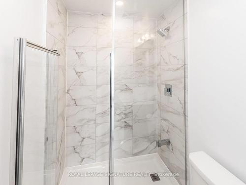 1604-4065 Confederation Pkwy, Mississauga, ON - Indoor Photo Showing Bathroom
