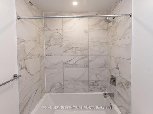 1604-4065 Confederation Pkwy, Mississauga, ON - Indoor Photo Showing Bathroom