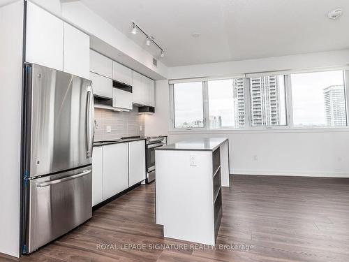 1604-4065 Confederation Pkwy, Mississauga, ON - Indoor Photo Showing Kitchen With Upgraded Kitchen