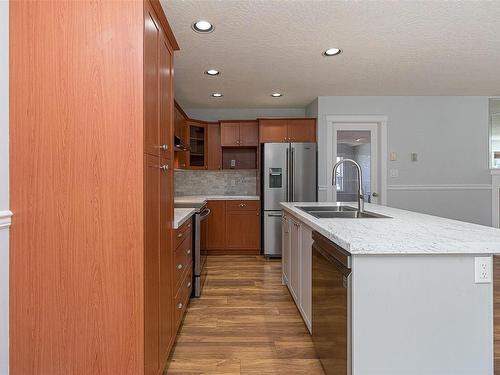 2158 Kingbird Dr, Langford, BC - Indoor Photo Showing Kitchen With Double Sink With Upgraded Kitchen