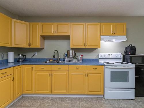 2158 Kingbird Dr, Langford, BC - Indoor Photo Showing Kitchen With Double Sink