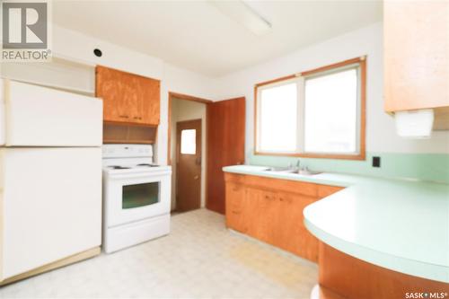 105 Barbour Avenue, Yorkton, SK - Indoor Photo Showing Kitchen With Double Sink