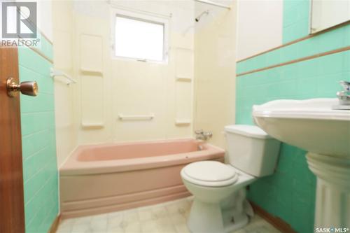 105 Barbour Avenue, Yorkton, SK - Indoor Photo Showing Bathroom