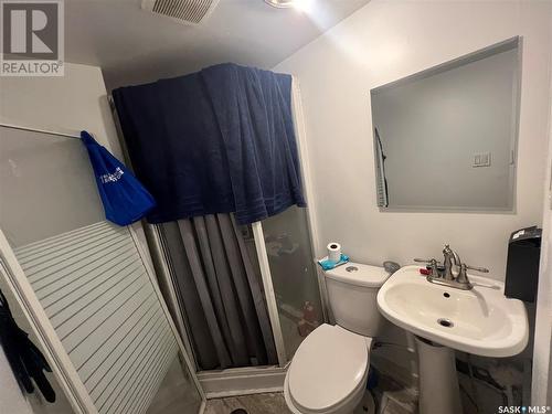 435 S Avenue S, Saskatoon, SK - Indoor Photo Showing Bathroom