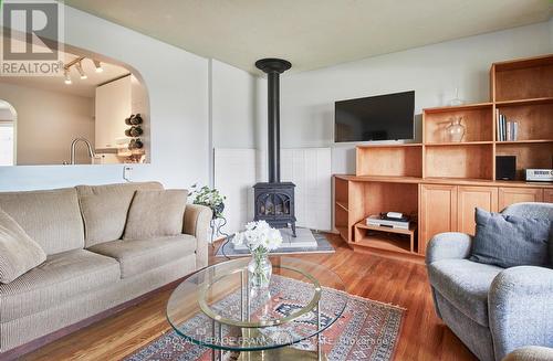 102 Sanford Street, Brighton, ON - Indoor Photo Showing Living Room