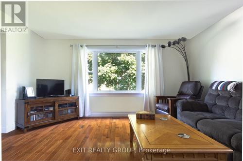 51 Elizabeth Crescent, Belleville, ON - Indoor Photo Showing Living Room