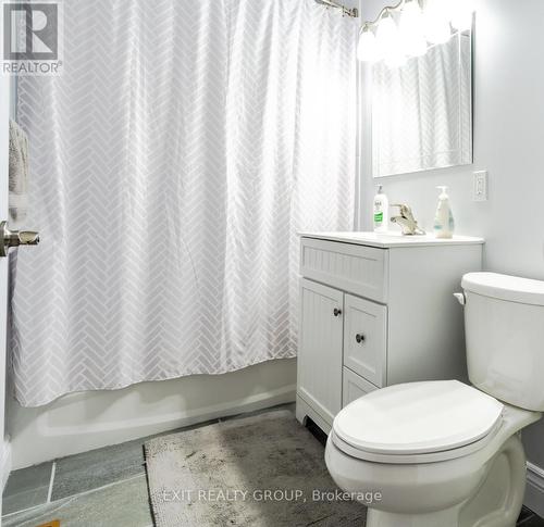 51 Elizabeth Crescent, Belleville, ON - Indoor Photo Showing Bathroom
