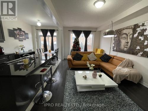 122 Kempenfelt Trail, Brampton, ON - Indoor Photo Showing Living Room