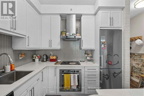 1008 - 2081 Fairview Street, Burlington, ON - Indoor Photo Showing Kitchen With Upgraded Kitchen