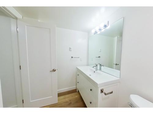 205 - 606 18Th Avenue N, Cranbrook, BC - Indoor Photo Showing Bathroom