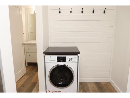 205 - 606 18Th Avenue N, Cranbrook, BC - Indoor Photo Showing Laundry Room