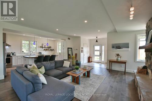355310 Blue Mountains Euphrasia Line W, Grey Highlands, ON - Indoor Photo Showing Living Room