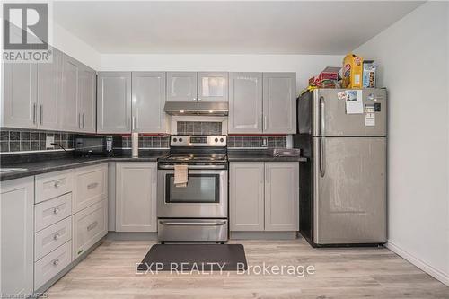 5 - 648 Doon Village Road, Kitchener, ON - Indoor Photo Showing Kitchen