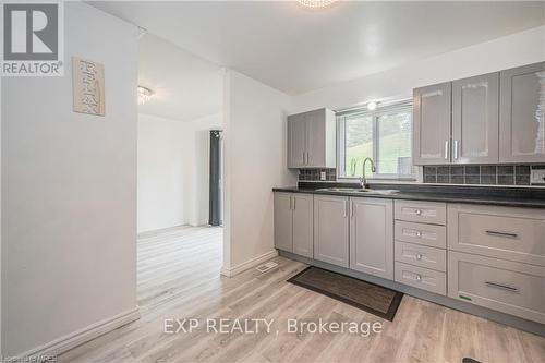 5 - 648 Doon Village Road, Kitchener, ON - Indoor Photo Showing Kitchen With Double Sink